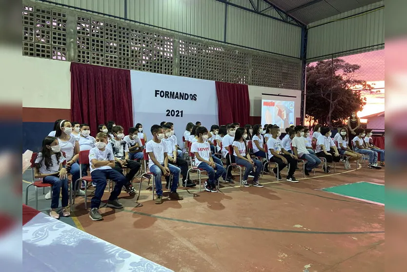 Apucarana realiza formatura de 1,3 mil alunos