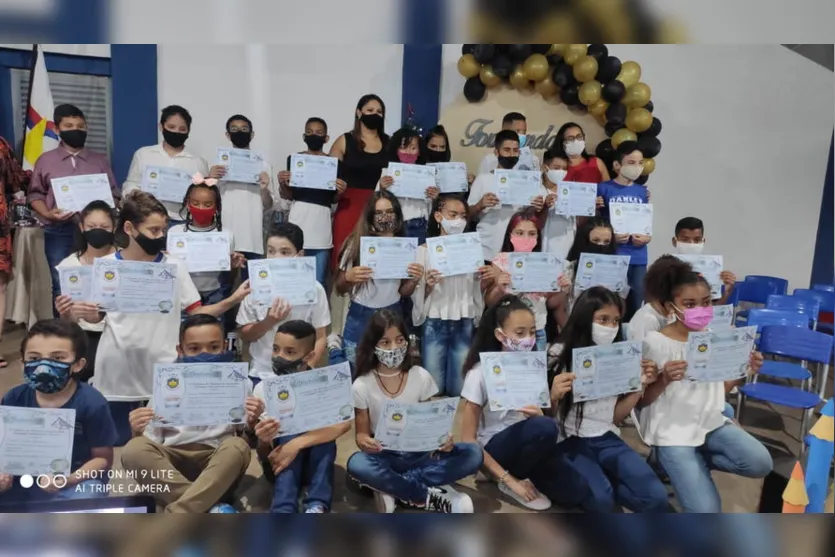 Apucarana realiza formatura de 1,3 mil alunos
