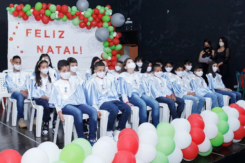 Apucarana realiza formatura de 1,3 mil alunos