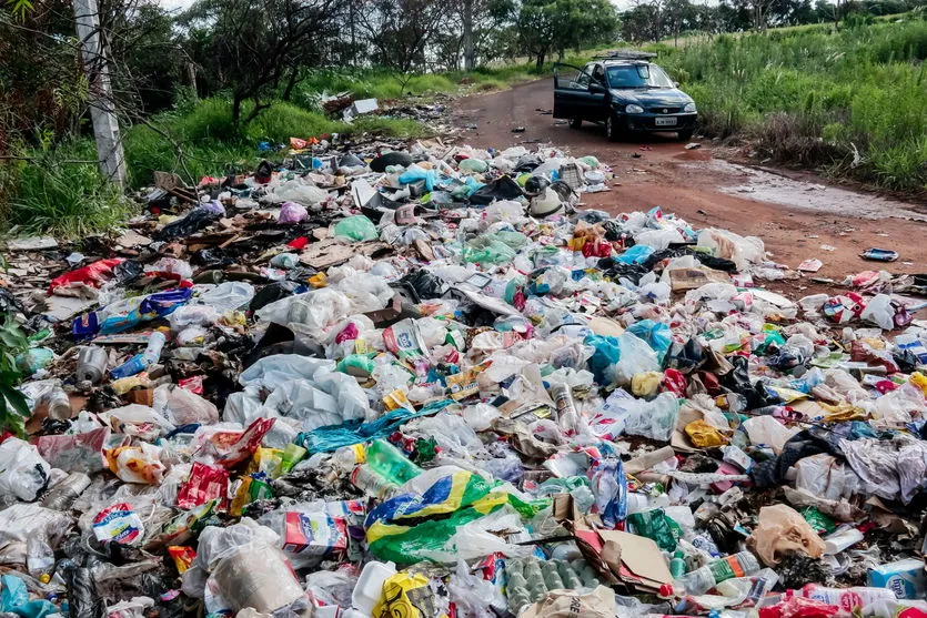 Apucarana vai punir responsáveis por lixão na Vila Reis