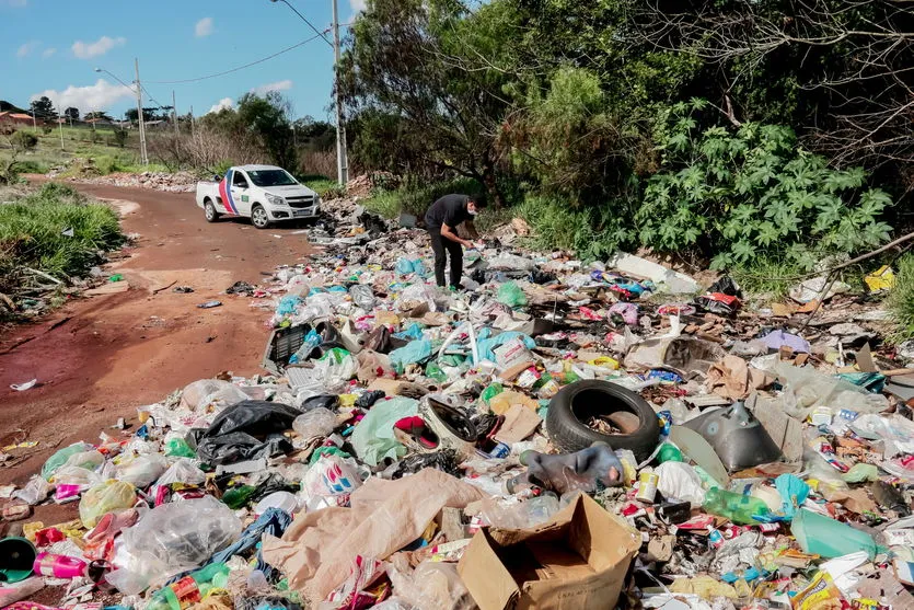 Apucarana vai punir responsáveis por lixão na Vila Reis