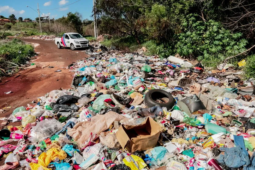 Apucarana vai punir responsáveis por lixão na Vila Reis