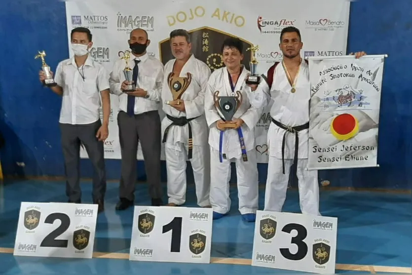 Apucaranenses se destacam no Campeonato Regional de Karatê