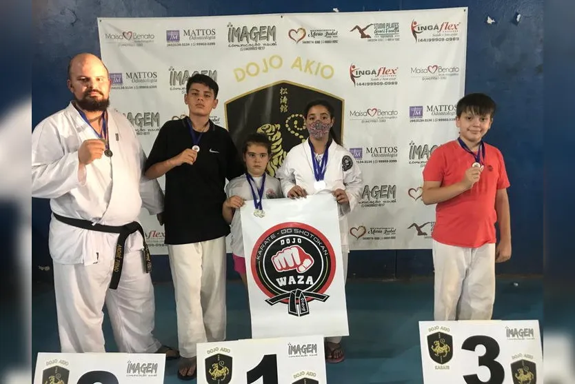 Apucaranenses se destacam no Campeonato Regional de Karatê