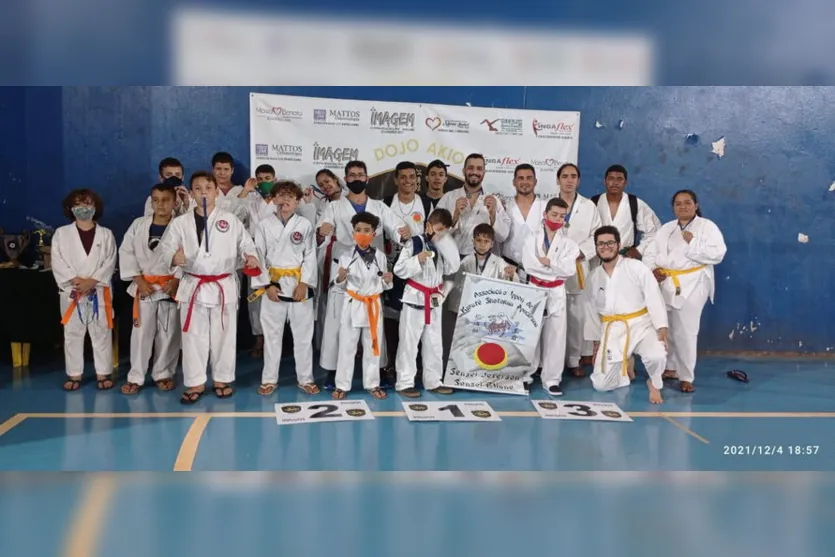 Apucaranenses se destacam no Campeonato Regional de Karatê