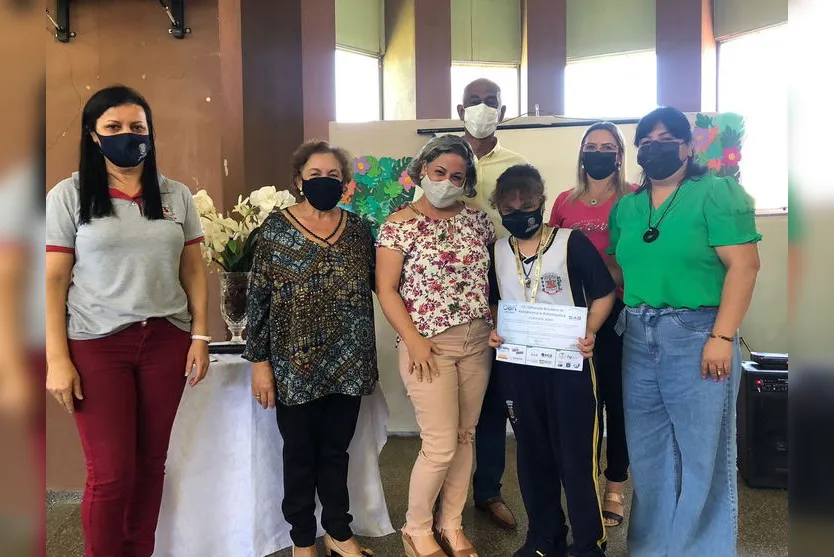 Arapongas premia alunos que participaram da OBA