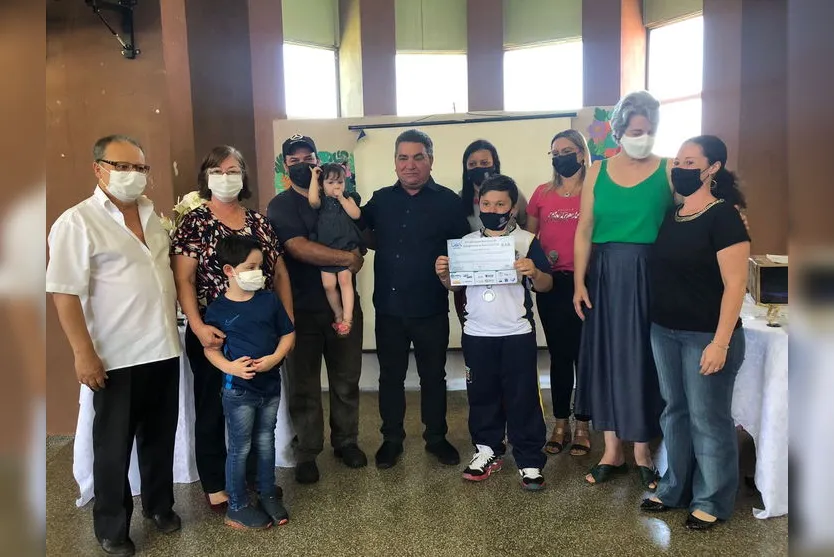 Arapongas premia alunos que participaram da OBA