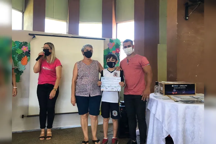 Arapongas premia alunos que participaram da OBA