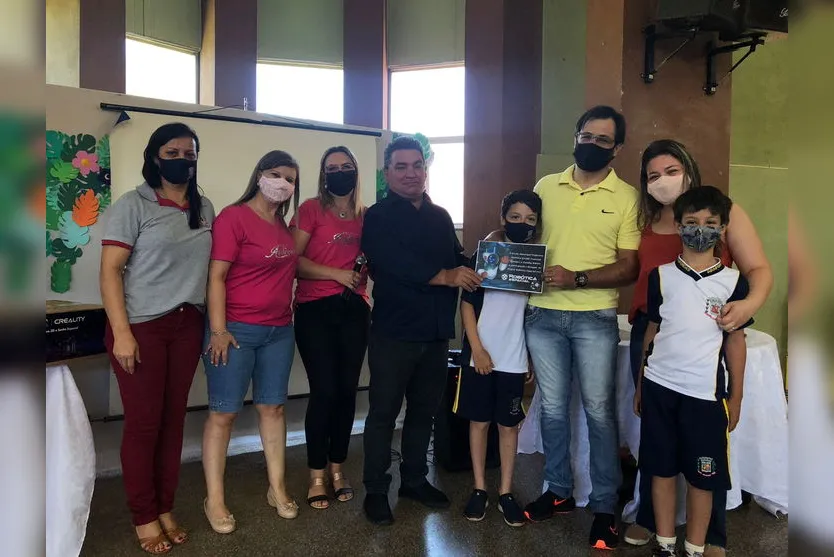 Arapongas premia alunos que participaram da OBA