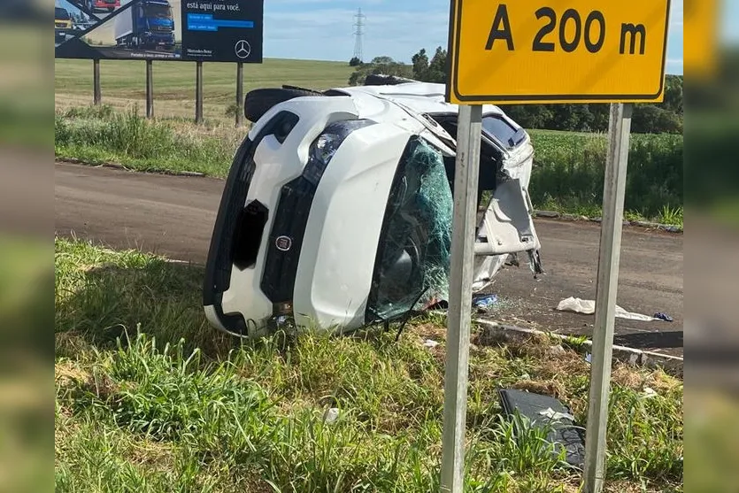 Capotamento na BR-369 deixa quatro pessoas feridas; Vídeo