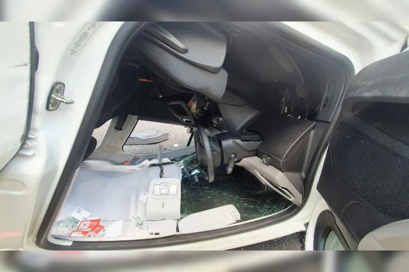 Capotamento na PR-444 em Arapongas deixa dois feridos