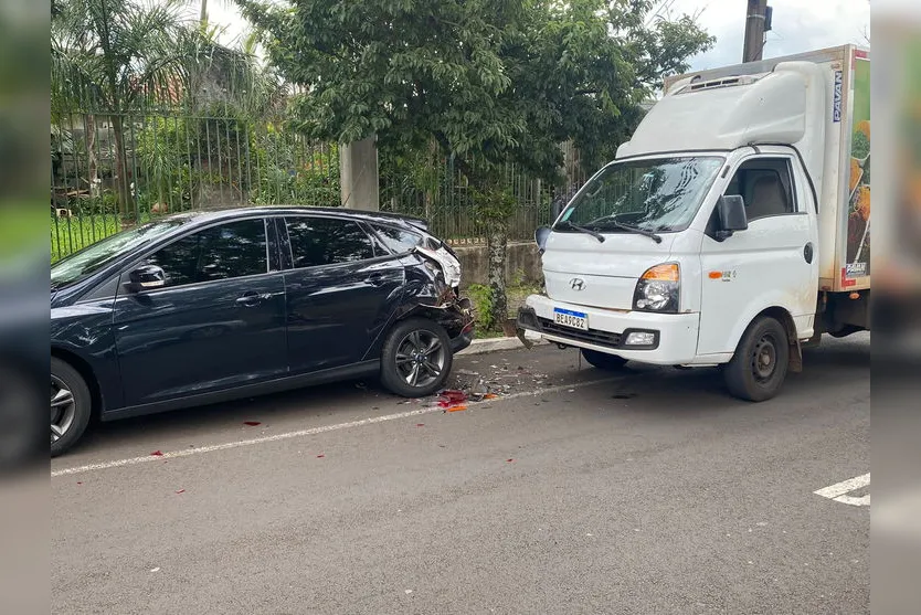 Carro de professora apucaranense é atingido por caminhão