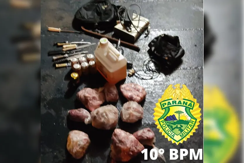 Carro é apreendido com peças de carne e cerveja em Apucarana