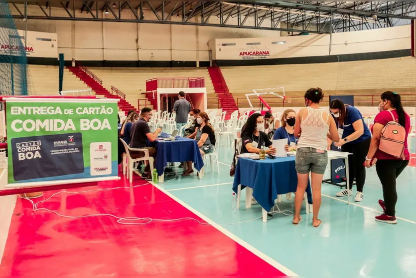 Cartões do "Comida Boa" são entregues em Apucarana