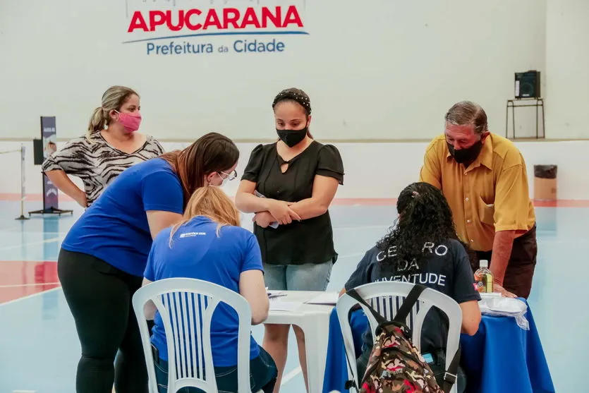 Cartões do "Comida Boa" são entregues em Apucarana