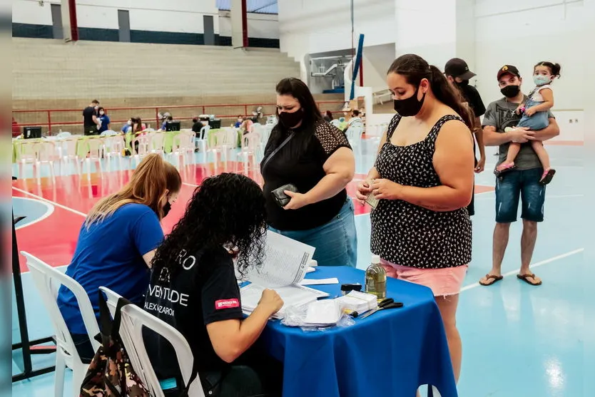 Cartões do "Comida Boa" são entregues em Apucarana