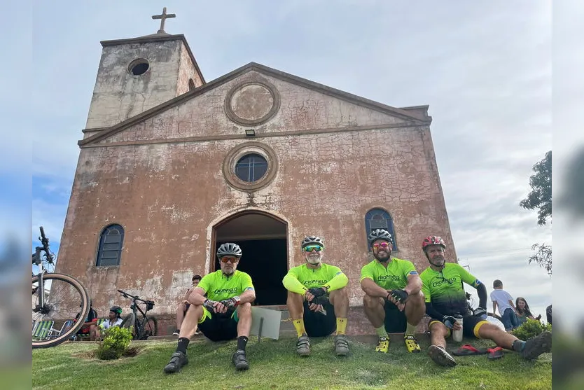 Ciclistas apucaranenses realizam o Desafio das Catedrais