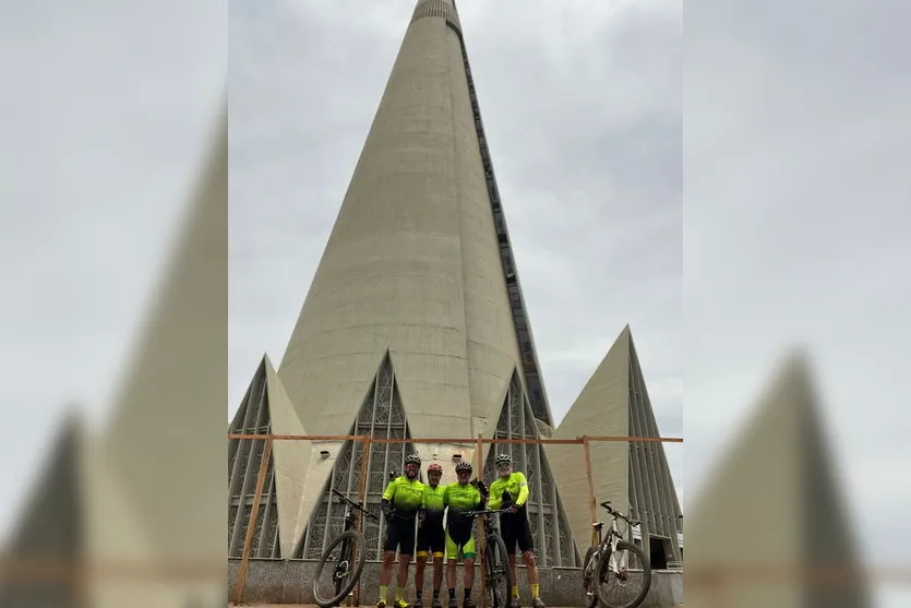Ciclistas apucaranenses realizam o Desafio das Catedrais