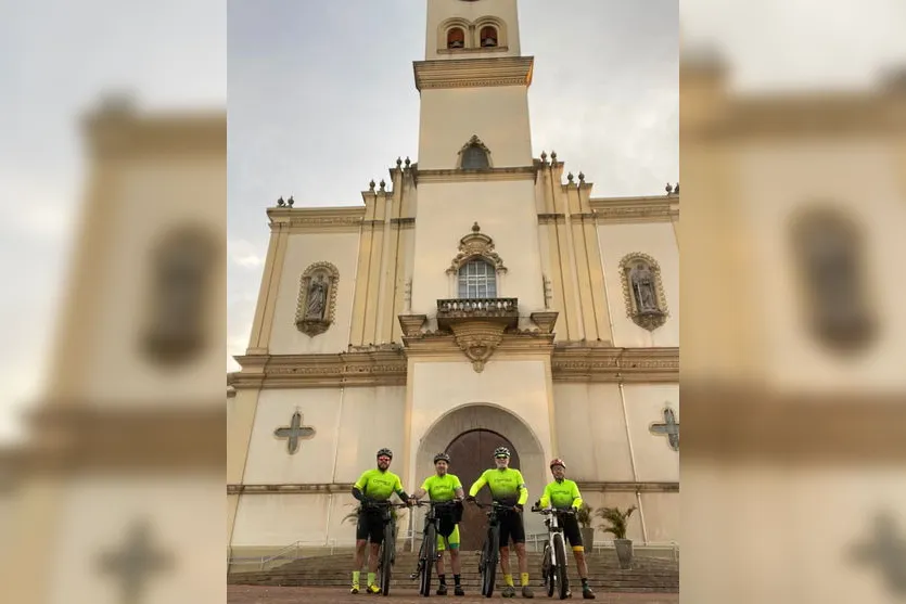 Ciclistas apucaranenses realizam o Desafio das Catedrais