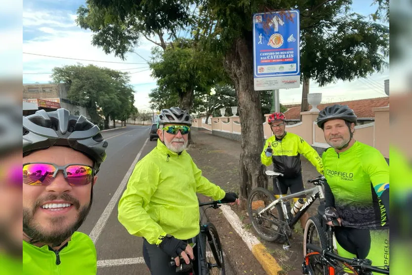 Ciclistas apucaranenses realizam o Desafio das Catedrais