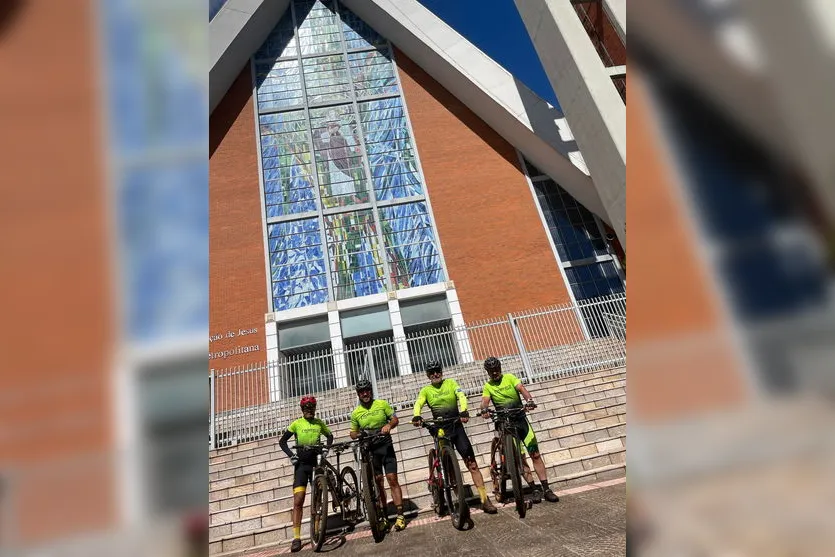 Ciclistas apucaranenses realizam o Desafio das Catedrais