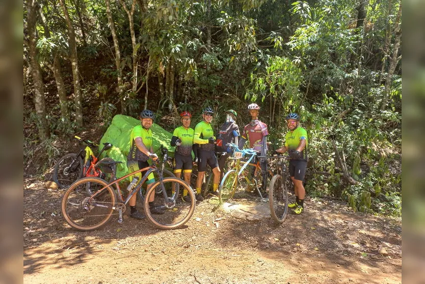 Ciclistas apucaranenses realizam o Desafio das Catedrais