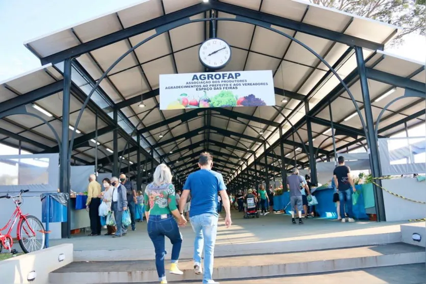 Comitiva de Santa Helena conhece iniciativas de Apucarana