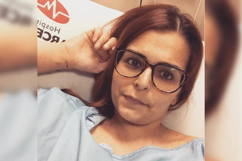 Curitibana retira 32 quilos de tumor da perna após cirurgia