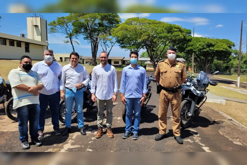 Deputado Filipe Barros entrega motos para a PM de Apucarana