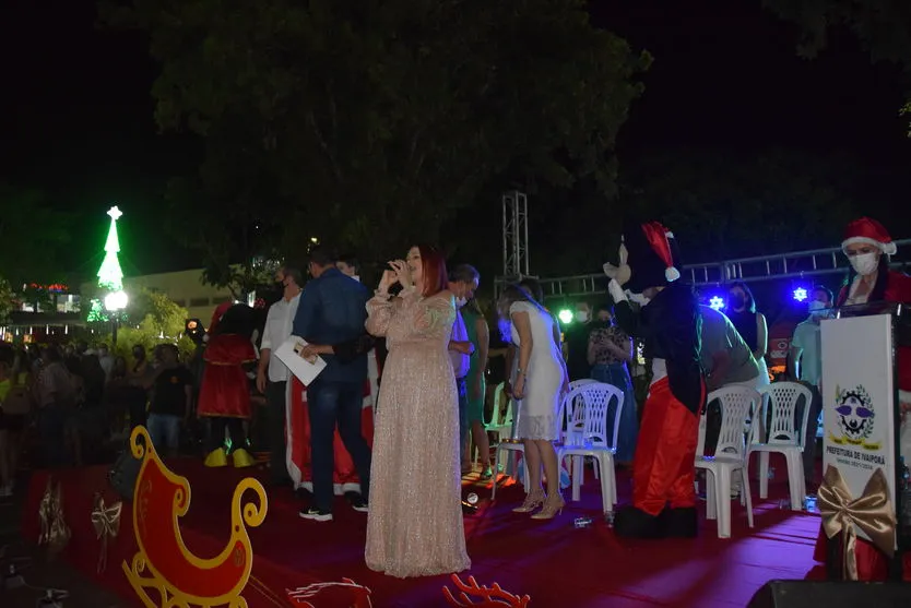 Desfile natalino abre festas de fim de ano em Ivaiporã