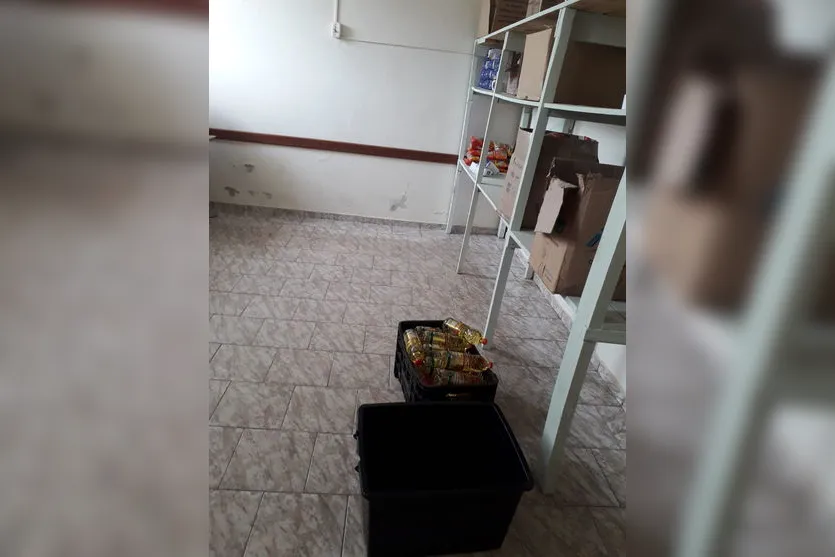  Diversos kits de alimentos foram furtados da igreja. 