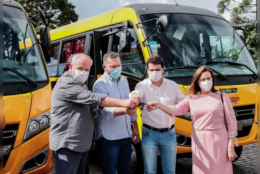 Educação de Apucarana recebe cinco novos micro-ônibus