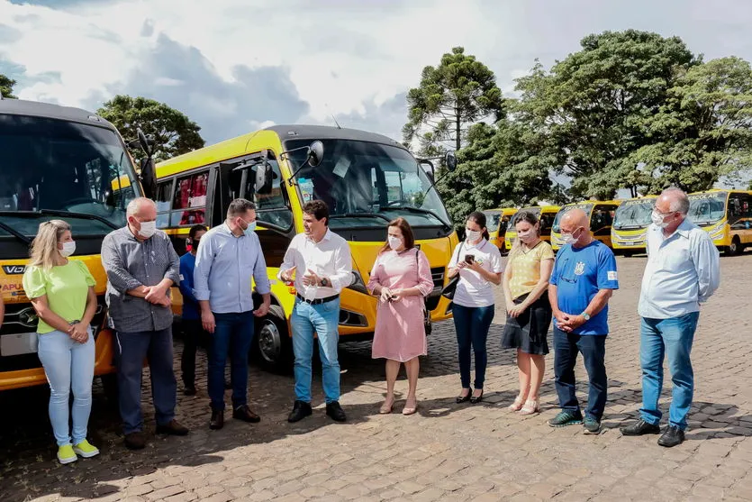 Educação de Apucarana recebe cinco novos micro-ônibus