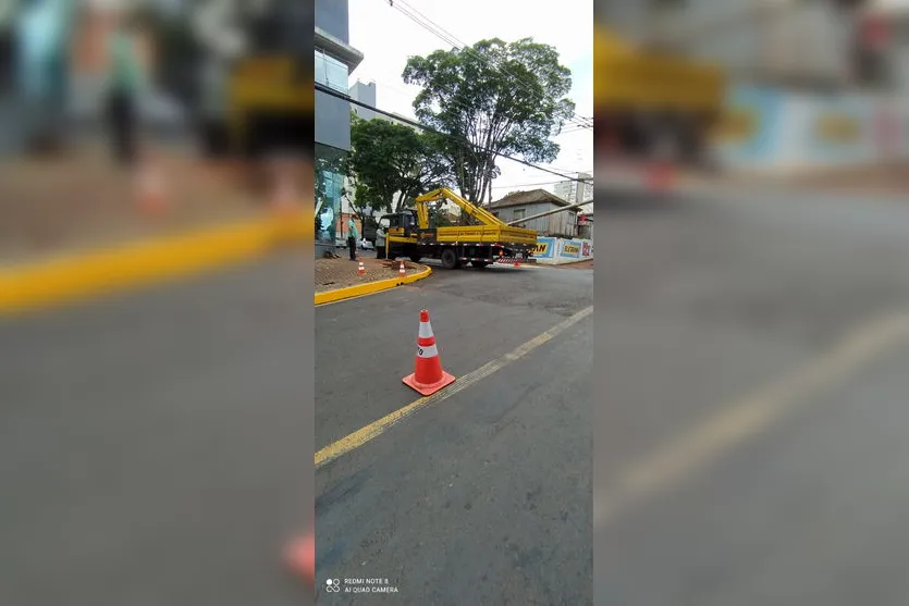 Esquina onde ocorreu acidente ganha semáforo em Apucarana