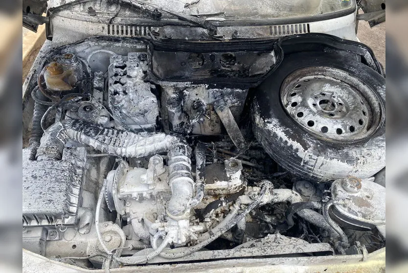 Fiorino que realizava entrega em Apucarana pega fogo