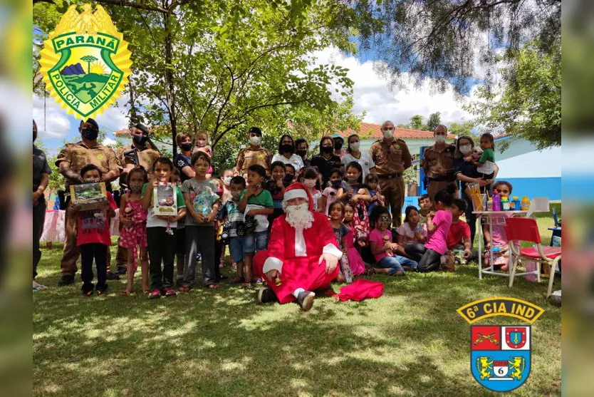  Foram entregues cerca de de cerca de 400 brinquedos para as crianças no município de Faxinal 