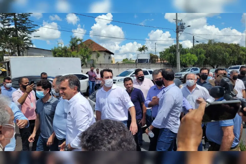 Governador e prefeito inauguram hospital em Faxinal