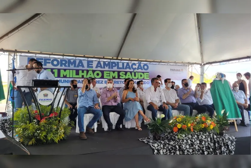 Governador e prefeito inauguram hospital em Faxinal