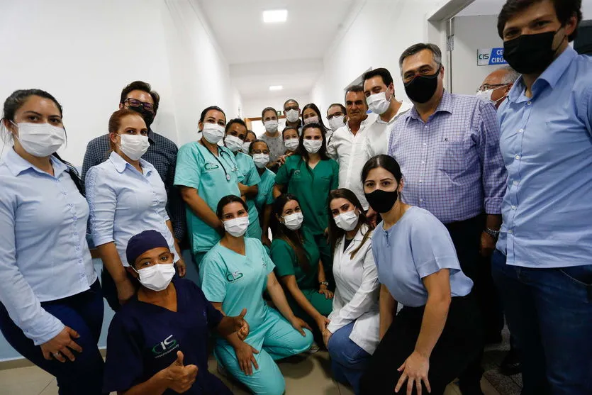 Governador e prefeito inauguram hospital em Faxinal