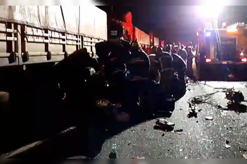 Homem e filha de dois anos morrem em acidente no Paraná