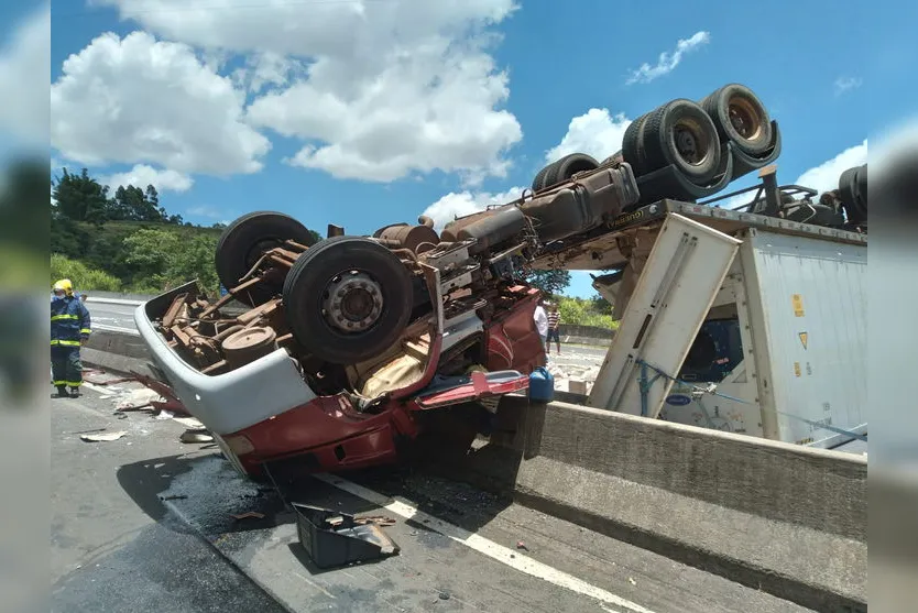 Homem é preso por saquear carga de frango em acidente