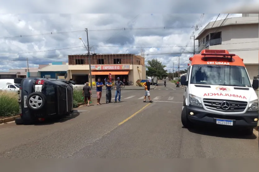 Homem fica ferido após capotamento em Arapongas