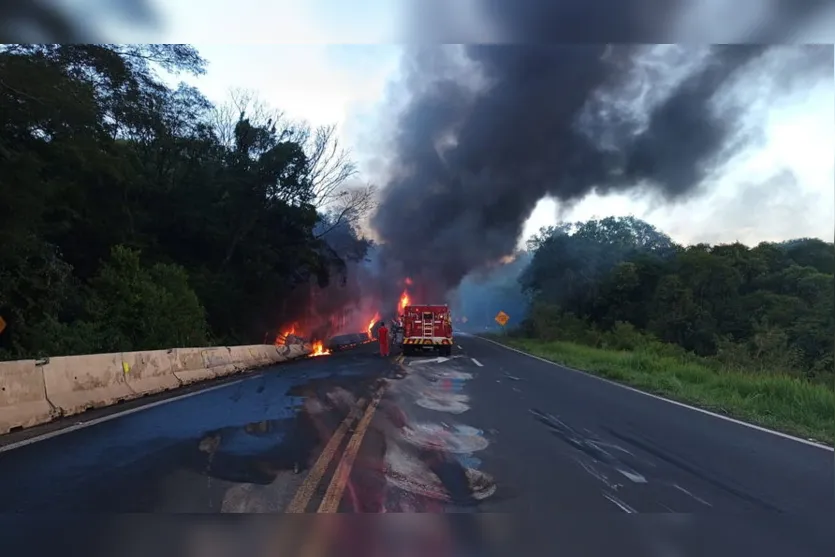 Homem morre queimado após carreta com óleo diesel explodir