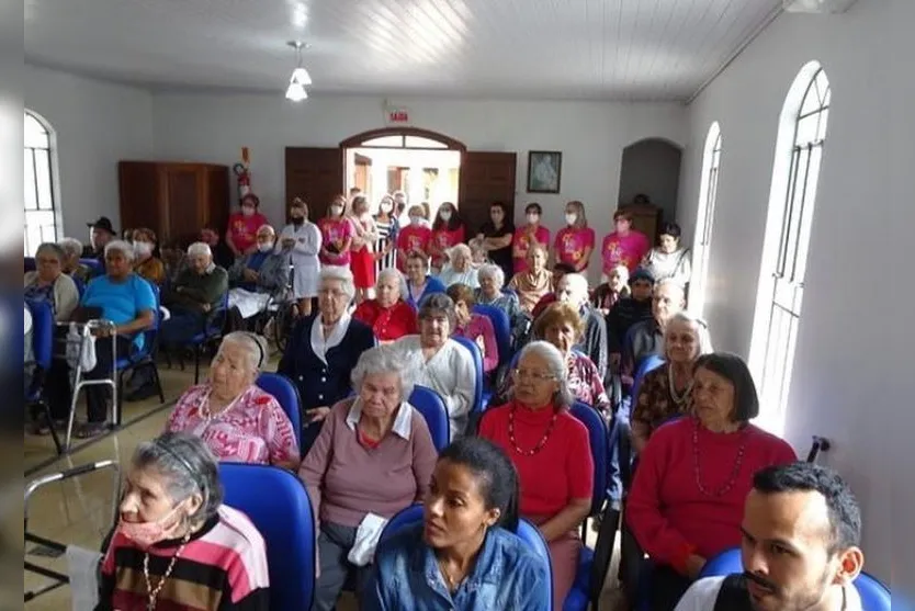 Idosa de 74 anos se apaixona em asilo e se casa pela 1ª vez