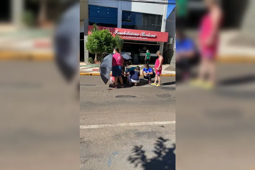 Idosa fica ferida em acidente no centro de Arapongas
