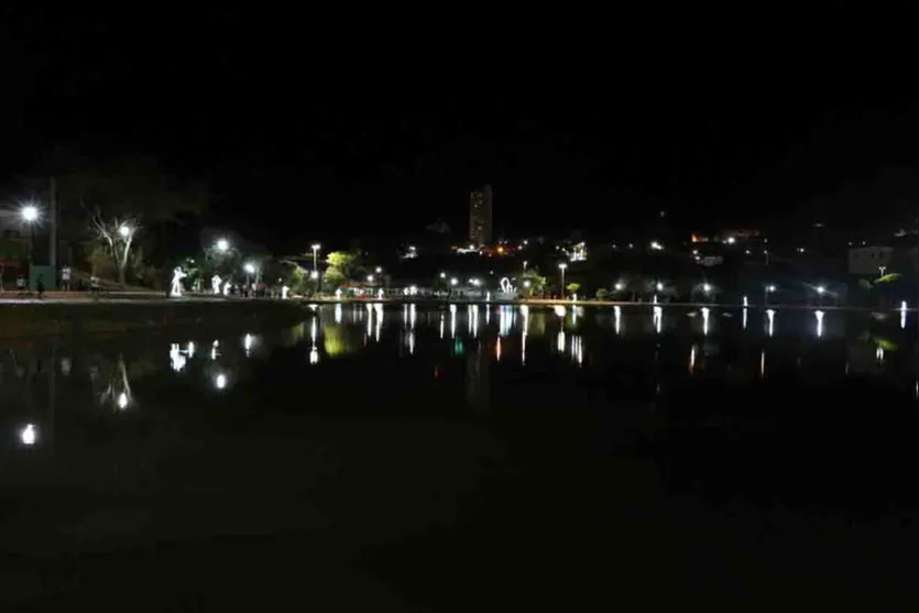 Ivaiporã recebe decoração de Natal e ganha mais brilho