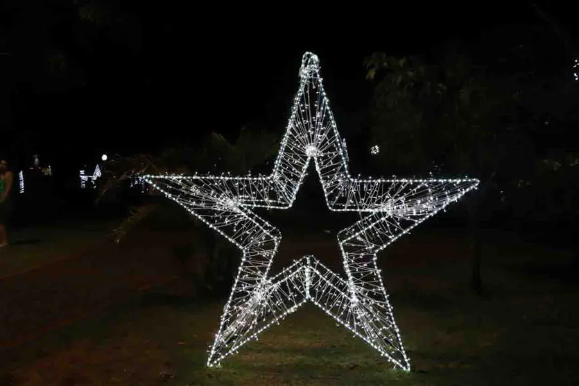 Ivaiporã recebe decoração de Natal e ganha mais brilho