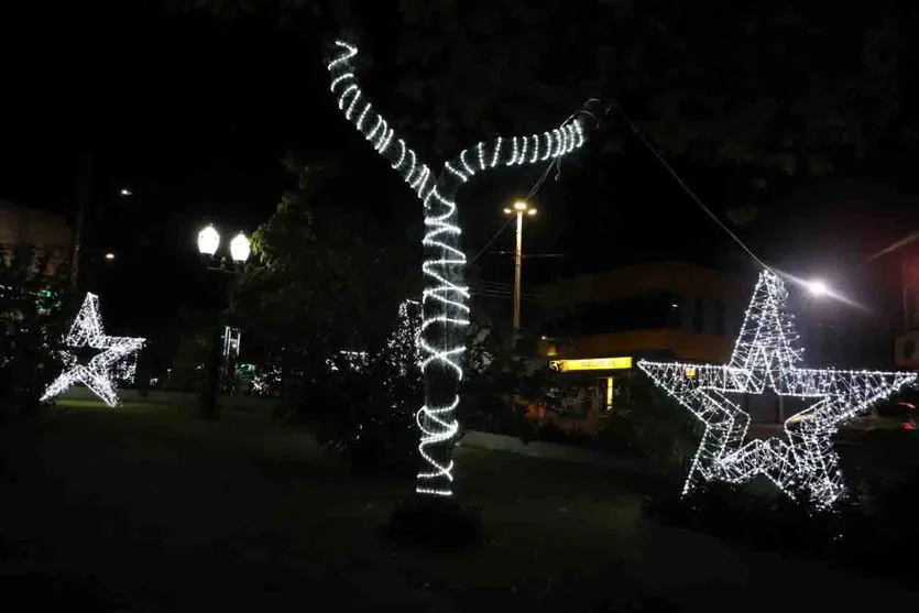 Ivaiporã recebe decoração de Natal e ganha mais brilho