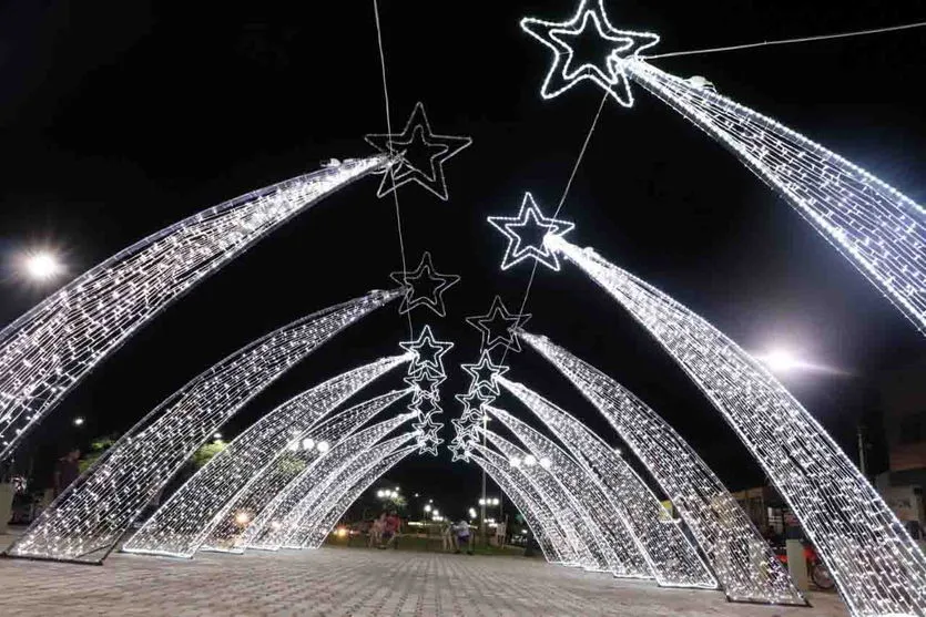 Ivaiporã recebe decoração de Natal e ganha mais brilho