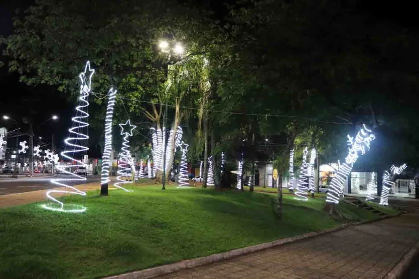 Ivaiporã recebe decoração de Natal e ganha mais brilho
